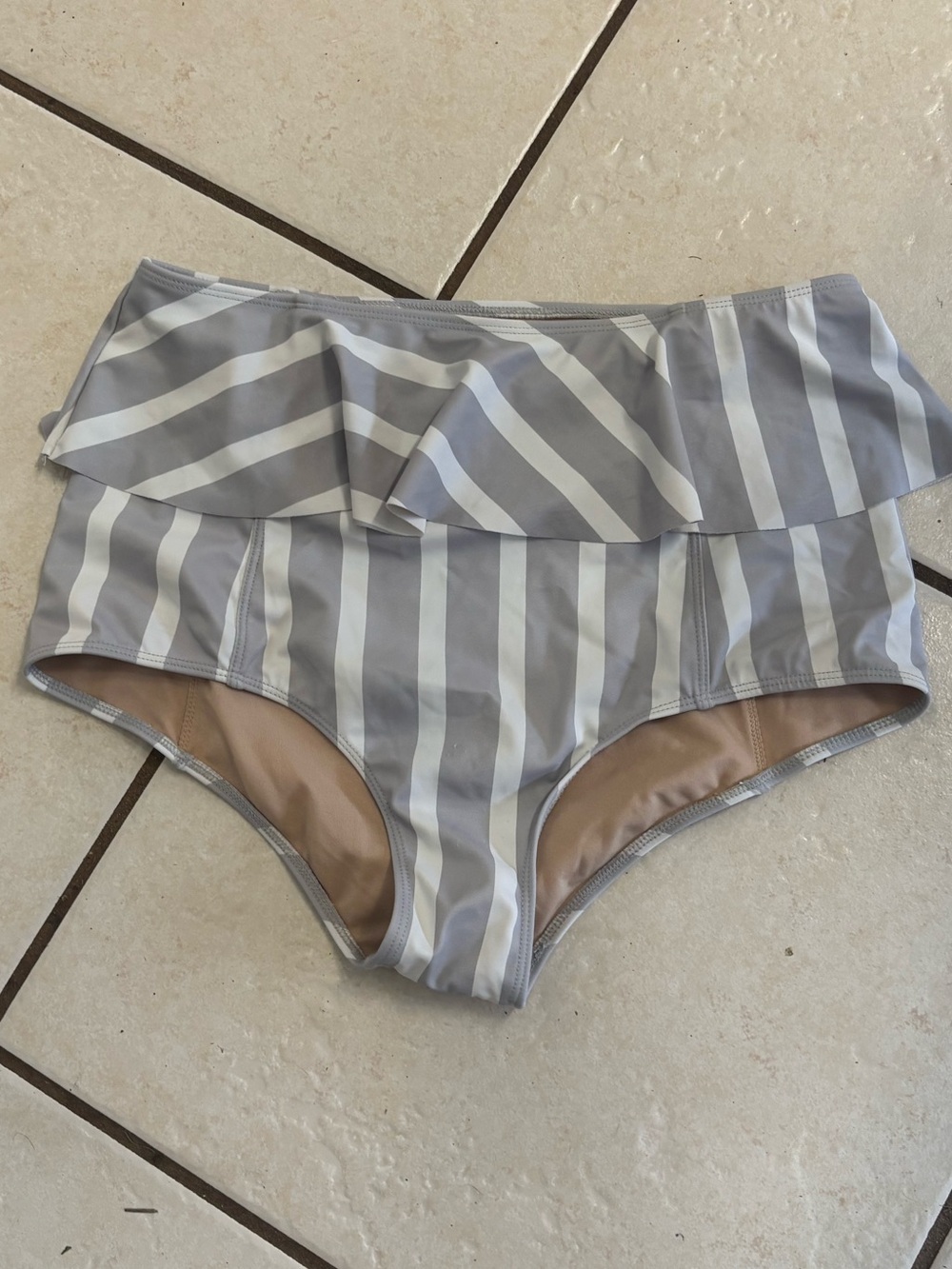 Med Kortni Jeane gray/white striped ruffle high-waisted swim bottoms. In EUC!
